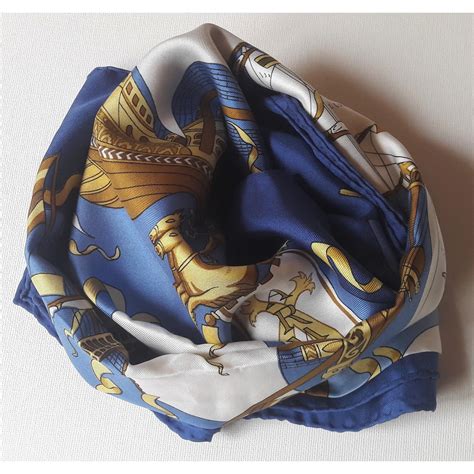 foulard hermès prix